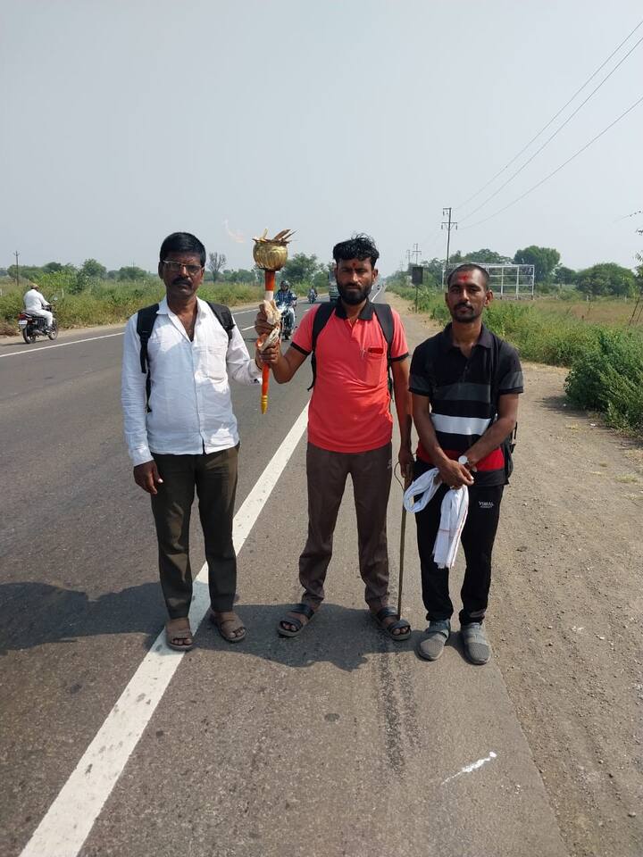 देवीदास सोनवणे, माऊली काळे, आकाश काळे असे या तरुणांचे नावं आहेत.