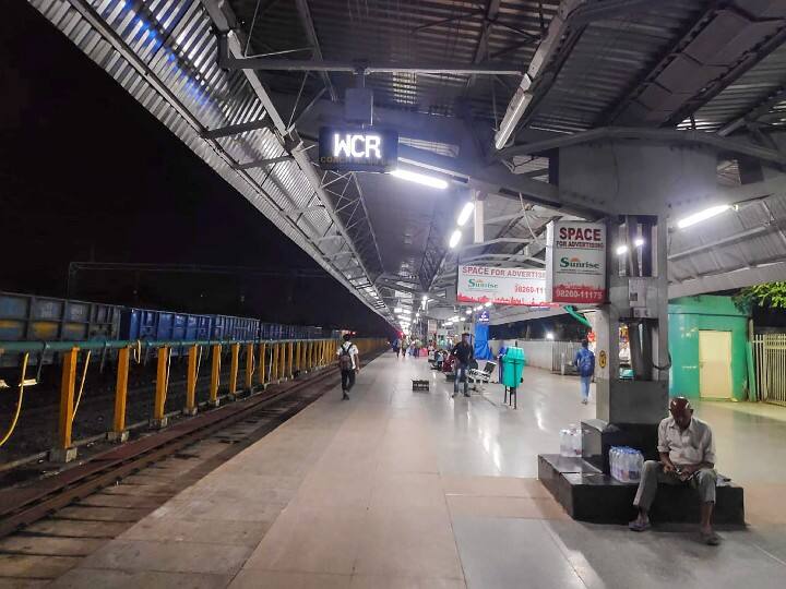Jabalpur News MP High Court Issues notice to Food Safety Department on illegal venders on Railway Platforms ANN Jabalpur News: रेलवे प्लेटफार्म पर खराब खाना बेचने वाले वेंडर्स पर कसा शिकंजा, हाई कोर्ट ने नोटिस जारी कर मांगा जवाब
