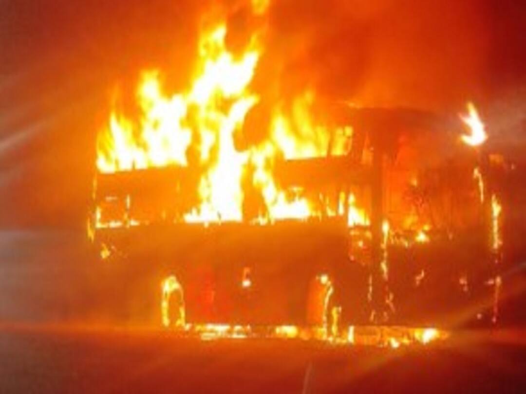 Bus Fire Accident Narrow escape for 29 passengers as private bus catches fire in Nirmal Telangana Bus Fire Accident: ప్రైవేటు బస్సులో మంటలు, పూర్తిగా దగ్ధం అయిన బస్సు, ప్రయాణికులు సేఫ్!