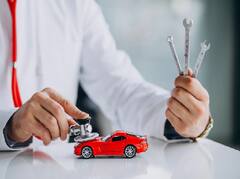 Motor Insurance: एक्सीडेंट के कितने महीने बाद तक पॉलिसीहोल्डर ले सकता है इंश्योरेंस का क्लेम, जानें मोटर बीमा से जुड़े जरूरी नियम