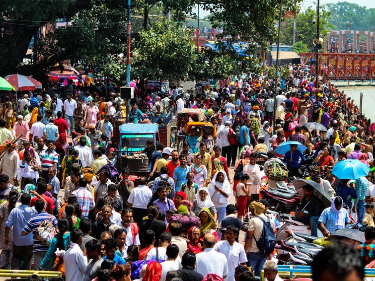 World Population Hits 8 Billion Mark Today India Projected to Surpass China Next Year 2023 Most Populated Country World Population: 800 கோடியைத் தொட்ட உலக மக்கள் தொகை...சீனாவை பின்னுக்குத் தள்ளப்போகும் இந்தியா... இவ்வளவு பாரத்தை தாங்குமா பூமி?