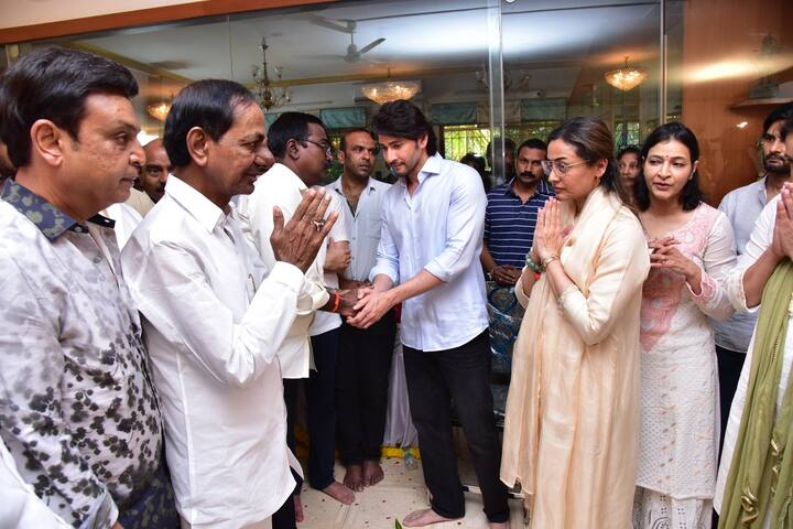 కృష్ణ కుటంబ సభ్యులను సీఎం కేసీఆర్ పరామర్శించారు.