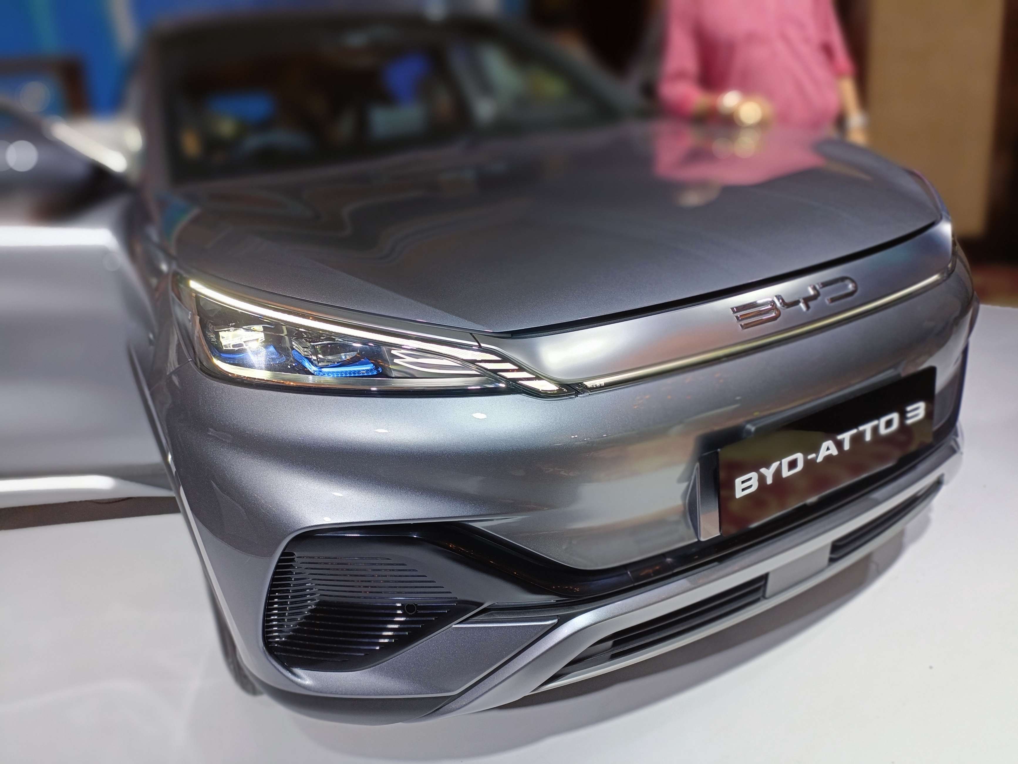 BYD Atto 3 Review: देखिए बीवाईडी एटो 3 ईवी का फर्स्ट लुक रिव्यू, मिलेगी तगड़ी रेंज, जानें कीमत और खूबियां