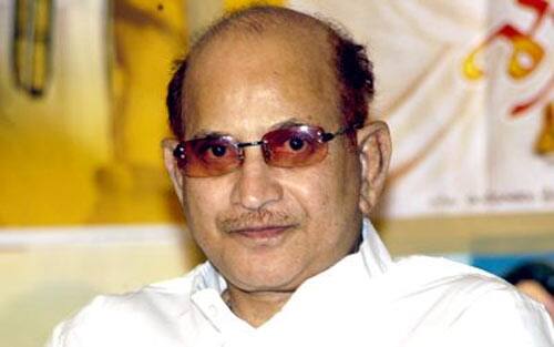 महेश बाबूचे वडील कृष्णा घट्टामनेनी यांचं निधन झालं आहे.