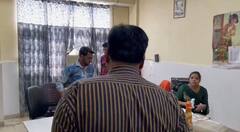 Civil Surgeon Raid : ਸਿਵਲ ਸਰਜਨ ਨੇ ਸਰਕਾਰੀ ਹਸਪਤਾਲ 'ਚ ਮਾਰਿਆ ਛਾਪਾ, ਕੁਰਸੀਆਂ 'ਤੇ ਬੈਠੇ ਦਰਜਾ ਚਾਰ ਕਰਮਚਾਰੀ ਚਲਾ ਰਹੇ ਸੀ ਮੋਬਾਈਲ, ਦਿੱਤੇ ਬਦਲੀ ਦੇ ਹੁਕਮ