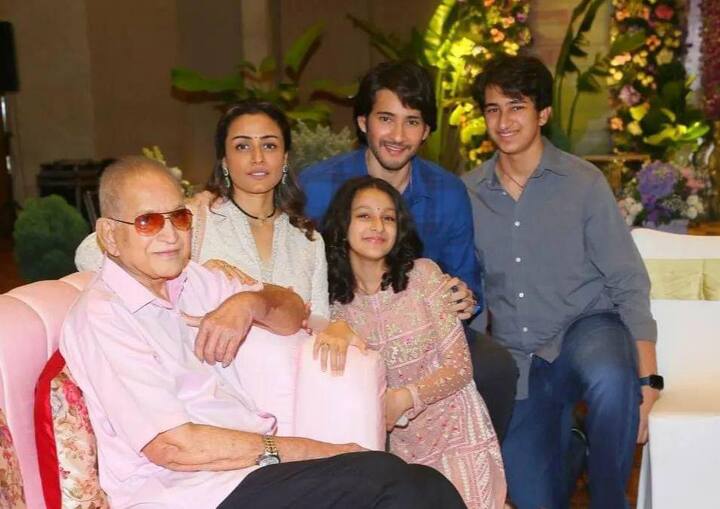 కృష్ణతో మహేష్ ఫ్యామిలీ.