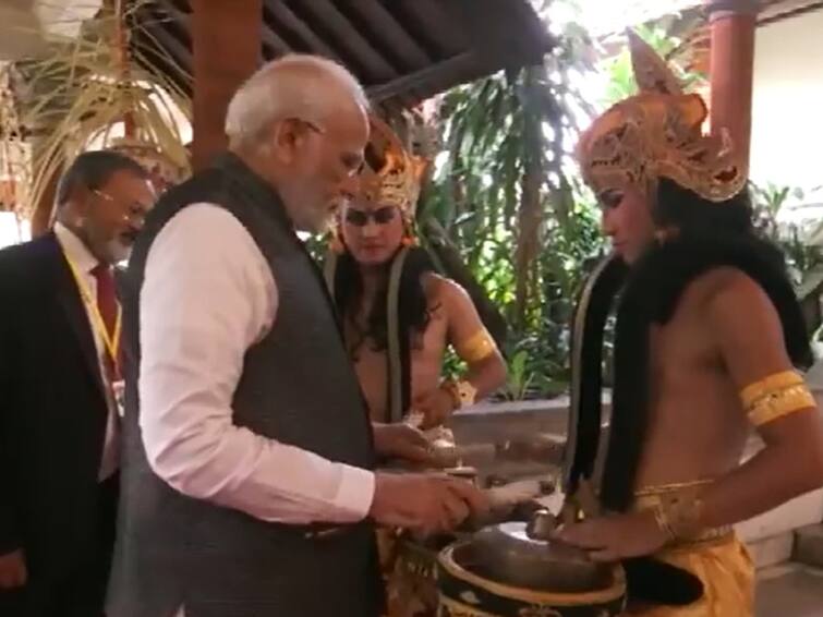 G20 Summit 2022: PM Modi Tries His Hands At Traditional Indonesian Musical Instrument In Bali — WATCH G20 Summit 2022: PM Modi Tries His Hands At Traditional Indonesian Musical Instrument In Bali — WATCH