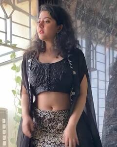 क्या आपको याद है शाहरुख संग नजर आ चुकी ये बच्ची? अब दिखती हैं बला की खूबसूरत, तस्वीरें देख पहचानना होगा मुश्किल