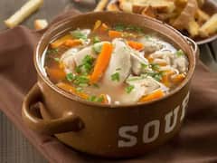 इन बीमारियों में दवाई का काम करता है चिकन सूप, जानिए कितनी दफा पीना चाहिए