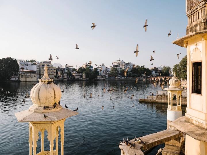इस पैकेज का नाम है पधारो राजस्थान एयर पैकेज टूर. इस पैकेज में आपको फ्लाइट से रांची से जयपुर जाने और आने की सुविधा मिलेगी.