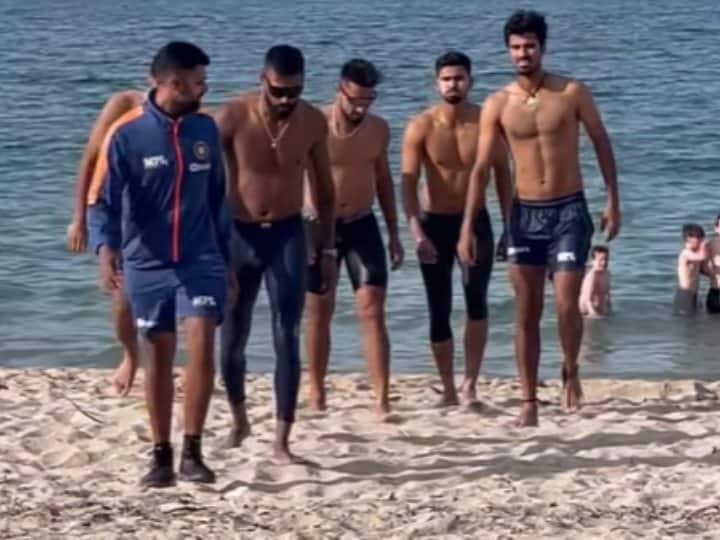 new zealand vs india hardik pandya washington sundar shreyas iyer six pack abs video NZ vs IND: न्यूजीलैंड में समुंदर किनारे सिक्स पैक दिखाते दिखे भारतीय क्रिकेटर्स, वायरल हो रहा वीडियो