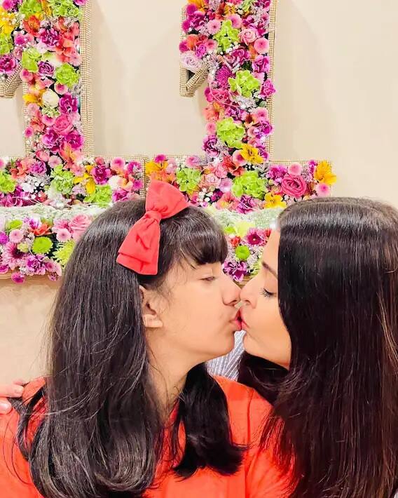 ઐશ્વર્યા આરાધ્યાને દરેક ઈવેન્ટ અને રેડ કાર્પેટમાં પોતાની સાથે લઈ જાય છે અને અહીં પણ તેનું ખૂબ ધ્યાન રાખે છે.