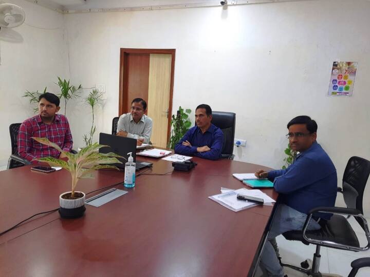 Rajasthan News: क्या गुजरात चुनाव की वजह से राजस्थान में शराब पर लगेगा बैन? बैठक में हुआ यह फैसला Rajasthan In view of Gujarat Assembly Election will there be ban on liquor IAS IPS officials meeting ANN Rajasthan News: क्या गुजरात चुनाव की वजह से राजस्थान में शराब पर लगेगा बैन? बैठक में हुआ यह फैसला