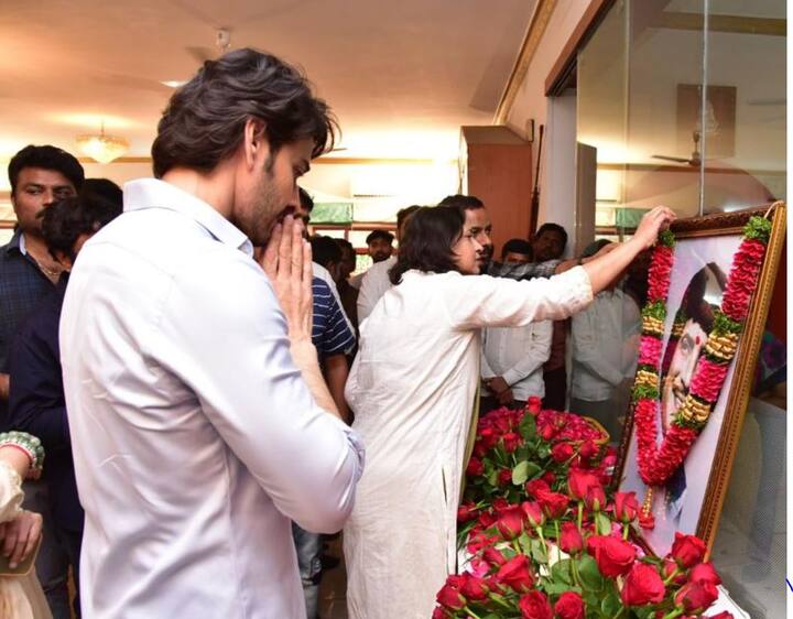 पिता के निधन के बाद महेश बाबू काफी टूट गए हैं. कई बार वे भावुक नजर आए.