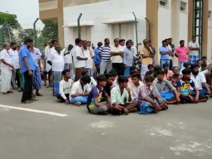 கரூரில் விஷவாயு தாக்கி இறந்த 3 தொழிலாளர்கள் - உடலை வாங்க உறவினர்கள் மறுப்பு