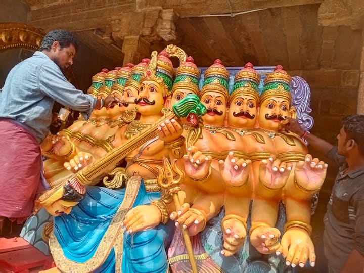 கைலாச வாகனத்திற்கு வண்ணம் தீட்டும் பணி