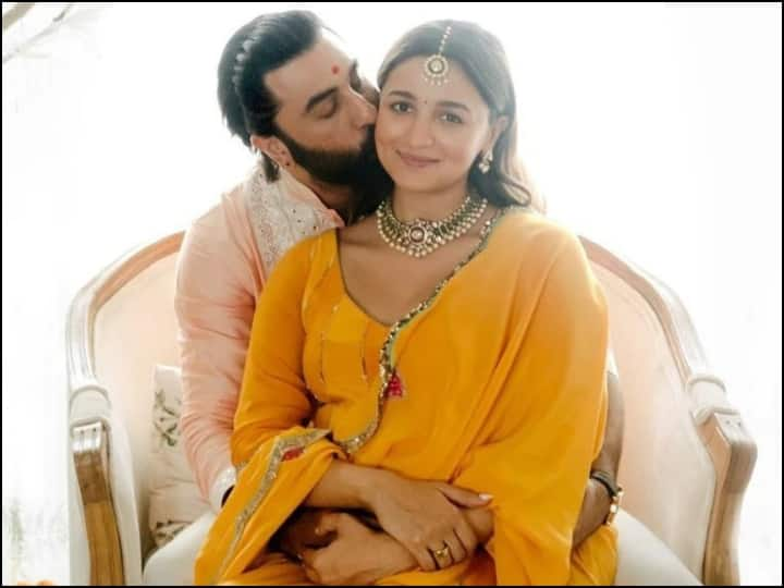 alia bhatt works more than ranbir kapoor actor shares plans for daughter raha upbringing read details बेटी को पालने के लिए पत्नी आलिया भट्ट का काम मैनेज करवाएंगे Ranbir Kapoor, न्यू डैडी ने खुद किया खुलासा