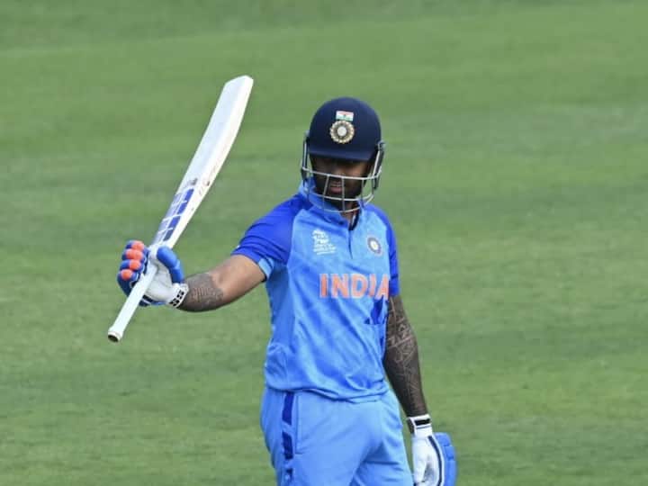 ICC T20 Rankings: Suryakumar Yadav holds on to the top spot ICC T20 Rankings: टीम इंडियाच्या सूर्याची चमक कायम; टी-20 रँकिंगमध्ये अजूनही अव्वल स्थानी