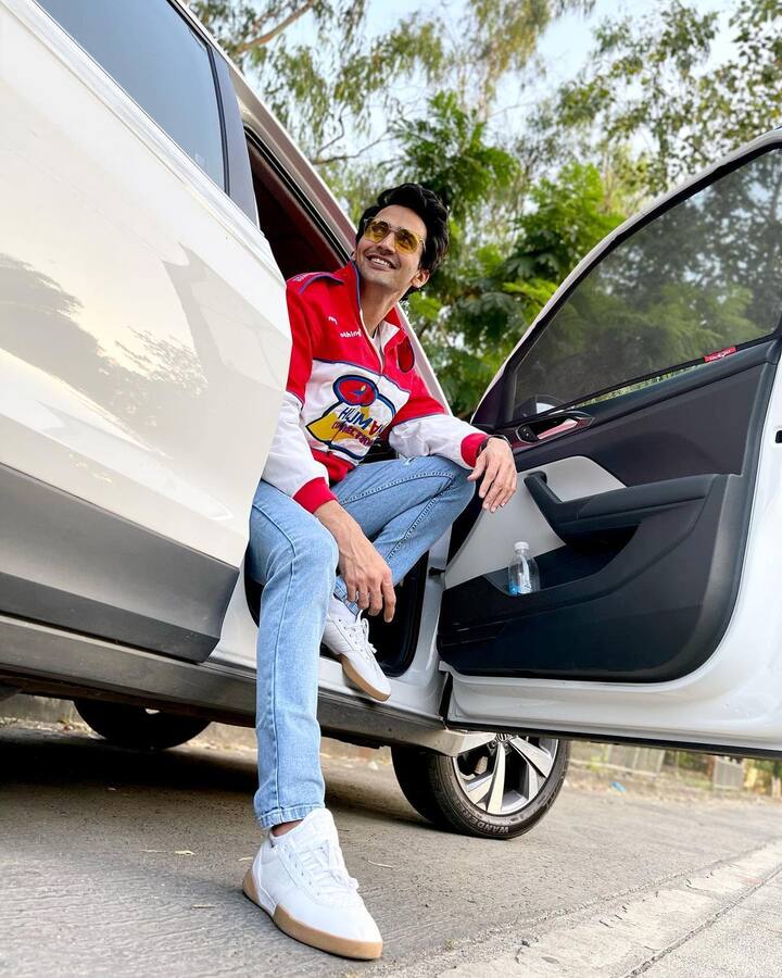 Verified Life isn’t a race… find joy in the Journey! असं कॅप्शन भूषणनं या फोटोला दिलं आहे. (Bhushan Pradhan/instagram)