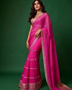 PHOTO : तुम हुस्न परी.. तुम जानेजहाँ... साडीतील फोटोंमध्ये दिसतेय छान!