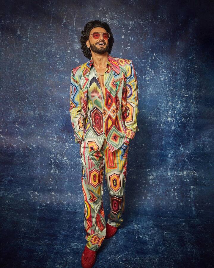 इतना ही नहीं, एक प्रमुख निर्माता ने उन्हें एक निजी पार्टी के लिए बुलाया था और अपने मेहमानों का मनोरंजन करने के लिए अपने कुत्ते को रणवीर पर छोड़ दिया था.