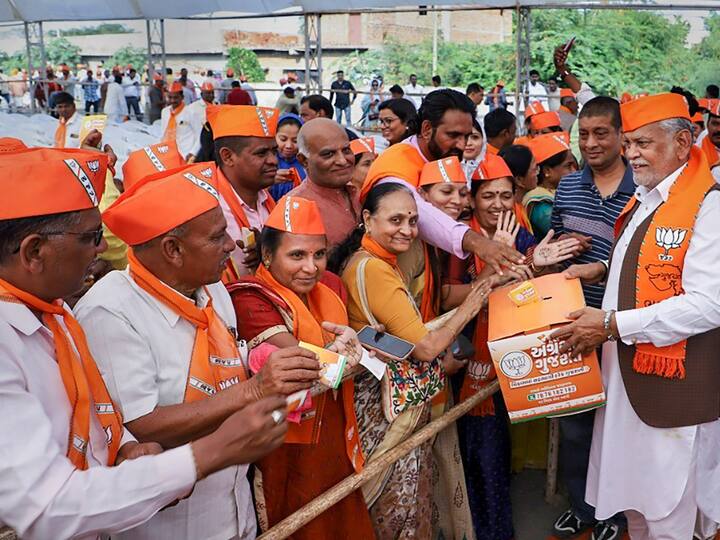 Union Minister of Fisheries, Animal Husbandry & Dairying Parshottam Rupala during an interaction with foresters under the 'Agresar Gujarat' campaign, ahead of Gujarat assembly elections, in Dahod (Image Source: PTI)