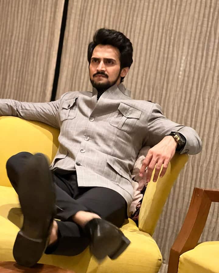 भूषणच्या सोशल मीडियावरील पोस्टला देखील प्रेक्षकांची पसंती मिळते. (Bhushan Pradhan/instagram)