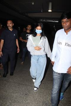 कूल लुक में दिखे SRK तो सुहाना ने पहना मास्क, मुंबई एयरपोर्ट पर नजर आई पिता-बेटी की जोड़ी