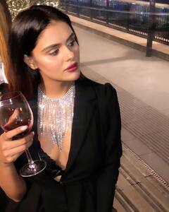 Priyanka Chahar की रियल लाइफ फोटोज देख दिल हार जाएंगे, शॉर्ट्स से शरारा तक में लगती हैं गज़ब