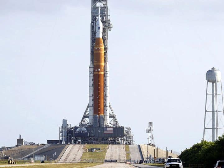 NASA Artemis 1 Launch : NASA चे मून मिशन 'आर्टेमिस-1' यशस्वीरित्या लॉंच, मंगळ मोहिमेनंतरची सर्वात महत्त्वाची मोहीम nasa artemis 1 launch attempt today Marathi news NASA Artemis 1 Launch : NASA चे मून मिशन 'आर्टेमिस-1' यशस्वीरित्या लॉंच, मंगळ मोहिमेनंतरची सर्वात महत्त्वाची मोहीम