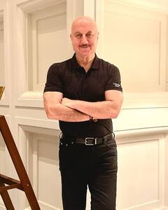 Bankrupt Bollywood Stars: अनुपम खेर ही नहीं शाहरुख से अमिताभ तक ये सेलेब्स भी हो चुके हैं बैंकरप्ट, आ गई थी घर बेचने की नौबत