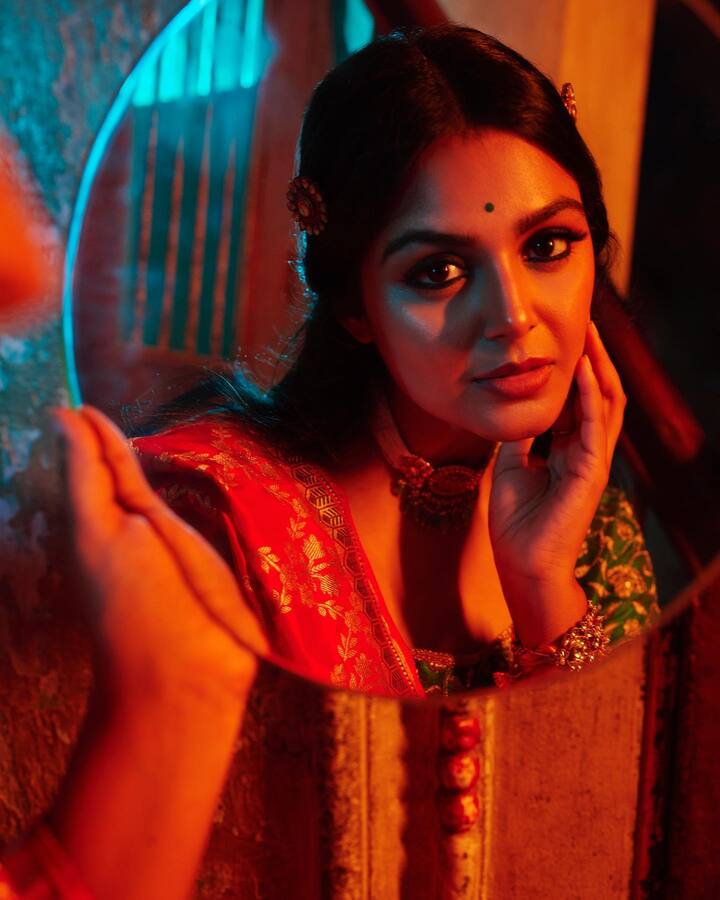 మోనాల్ గజ్జర్ ఫోటోలు -Image Credit: Monal Gajjar/Instagram