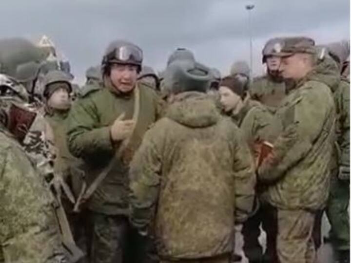 Russia Army : पहले चिल्लाया...फिर अफसर के मुंह पर छोड़ा सिगरेट का धुआं, रूसी सैनिक को हुई 15 साल की जेल Russian Soldier Faces 15 Years in Jail After Criticizing Poor Training Reports Russia Army : पहले चिल्लाया...फिर अफसर के मुंह पर छोड़ा सिगरेट का धुआं, रूसी सैनिक को हुई 15 साल की जेल