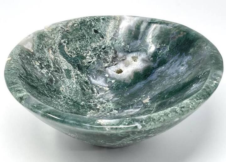 વડાપ્રધાન નરેન્દ્ર મોદીએ ફ્રાન્સના રાષ્ટ્રપતિ ઈમેન્યુઅલ મેક્રોન, સિંગાપોરના વડાપ્રધાન લી સિએન લૂંગ અને જર્મન ચાન્સેલર ઓલાફ સ્કોલ્ઝને કચ્છ, ગુજરાતમાંથી 'એગેટ બાઉલ' ભેટમાં આપી