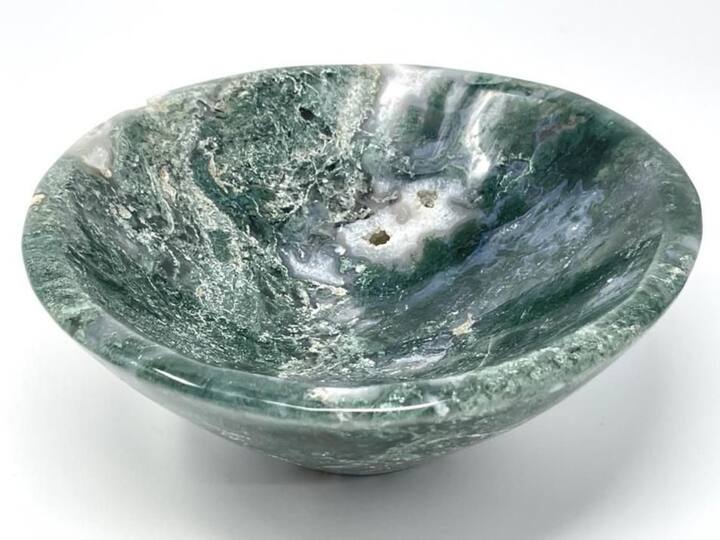 Prime Minister Narendra Modi gifted 'agate bowls', work of traditional craft associated with the Kutch region of Gujarat, to French President Emmanuel Macron, Singapore Prime Minister Lee Hsien Loong, and German Chancellor Olaf Scholz (Source: ANI)