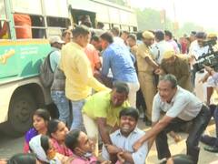Kalighat Agitation : পথে হাউহাউ করে কান্না, চিৎকার, চাকরির দাবিতে এবার কালীঘাটে উচ্চপ্রাথমিকের চাকরিপ্রার্থীরা