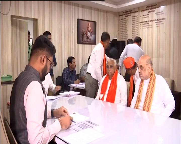 ઉમેદવારી પત્ર પહેલા ઘાટલોડિયામાં અમિત શાહ અને ભુપેન્દ્ર પટેલે એક સભાને સંબોધી હતી.