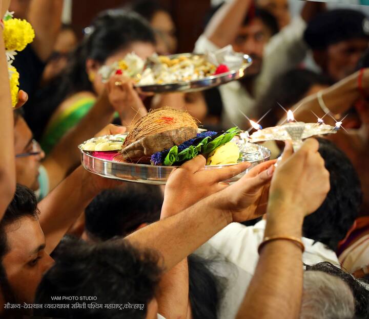 करवीर निवासिनी श्री अंबाबाई मंदिरात नवरात्र आणि दिवाळी दरम्यान अर्पण केलेल्या दानाची मोजणी पूर्ण झाली आहे.