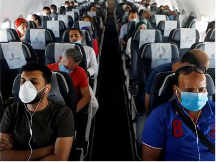 Mask no more compulsory during air travel but passengers should preferably use them: Govt Air Travel Covid Guidelines: માસ્કને લઇને સરકારનો મોટો નિર્ણય, વિમાનમાં મુસાફરી કરનારા મુસાફરો માટે જાહેર કરી એડવાઇઝરી