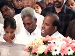 ‘కృష్ణ చనిపోలేదు, జస్ట్ ట్రాన్స్‌ఫర్ అయ్యారు’ - పార్థివదేహం వద్ద కేఏ పాల్ ప్రార్థన