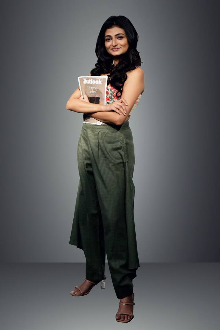 এটির প্রযোজনা করছে 'ফিল্মস অ্যান্ড ফ্রেমস'। দুর্ঘটনায় প্রেমিকার হারিয়ে যাওয়া, এরপর তার রেখে যাওয়া কিছু ভিডিও, মেমোরি কার্ড ও ভ্লগকে সঙ্গী করেই যেন কলকাতাকে নতুন চোখে দেখতে শুরু করে তার প্রেমিক।