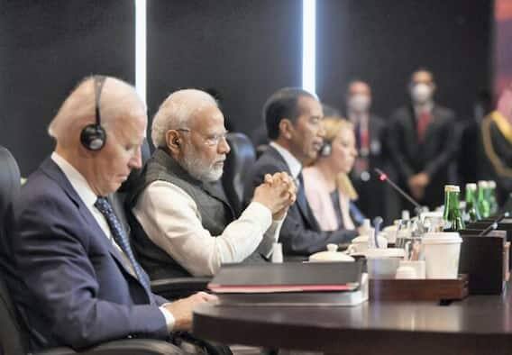 ઈન્ડોનેશિયાના રાષ્ટ્રપતિ જોકો વિડોડોએ G-20 પ્રતિનિધિઓ માટે સ્વાગત રાત્રિભોજનનું આયોજન કર્યું હતું. આ કાર્યક્રમનું મીડિયા માટે જીવંત પ્રસારણ કરવામાં આવ્યું હતું જેમાં બંને નેતાઓ હાથ મિલાવતા જોવા મળ્યા હતા.