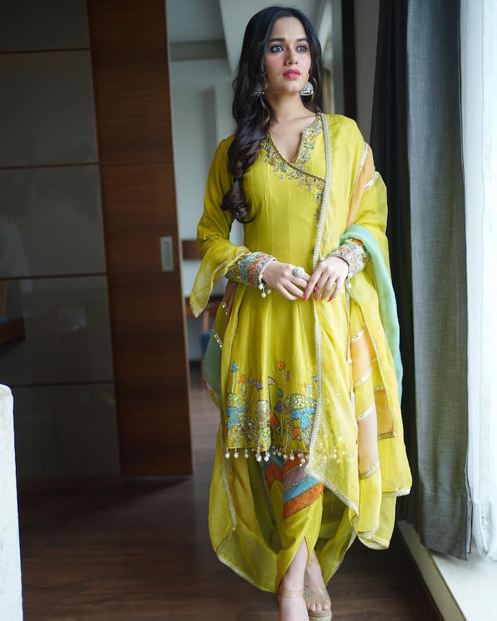 येथे ती कॅमेऱ्यासमोर आकर्षक एक्सप्रेशन दाखवताना दिसत आहे. जन्नत या लूकमध्ये सुंदर दिसत आहे.(फोटो सौजन्य :jannatzubair29/इंस्टाग्राम)