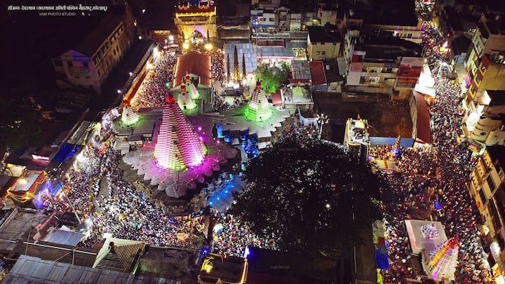 गरुड मंडप परिसरात देवस्थान समिती अधिकारी, 50 सुरक्षा रक्षक आणि देवस्थान आणि बँक कर्मचारी यांच्या उपस्थितीत मोजणी प्रक्रिया पार पडली.