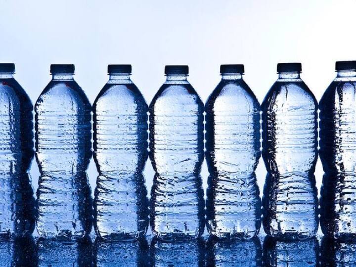 प्लास्टिकच्या पाण्याच्या बाटल्यांवर बनवलेल्या रेषा तुम्ही पाहिल्या का? का बरं असतील त्या? या रेषांमागे एक खास कारण आहे.