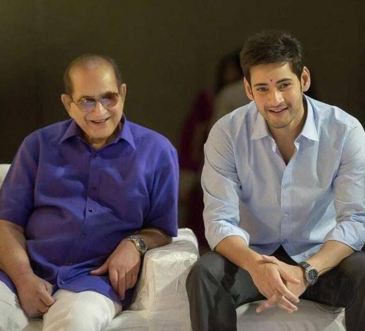 साउथ सुपरस्टार महेश बाबू के पिता कृष्णा घट्टामनेनी को सोमवार तड़के दिल का दौरा पड़ने के बाद हैदराबाद के कॉन्टिनेंटल हॉस्पिटल में भर्ती कराया गया था, लेकिन डॉक्टरों की तमाम कोशिशों के बावजूद उन्हें नहीं बचाया जा सका.