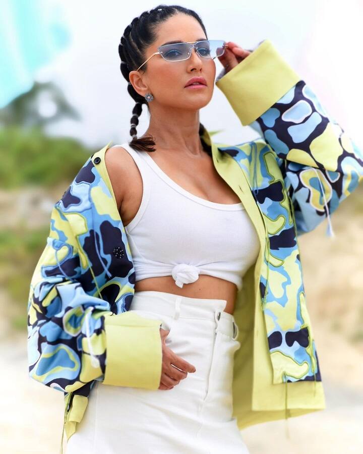 सनी लियोन एक बेहद बोल्ड इमेज स्टार हैं, सनी लियोनी के एक कंडोम विज्ञापन को लेकर खूब बवाल हुआ था.