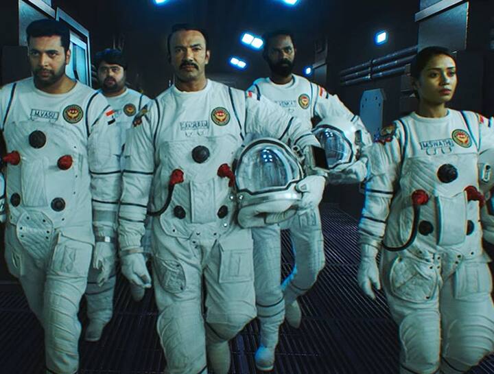 फिल्म 'टिक टिक टिक' (Tik Tik Tik) की कहानी एक स्पेस ऑपरेशन पर आधारित है, जिसमें इसरो के वैज्ञानिकों को पता चलता है कि एक एस्टेरोइड तेज गति से पृथ्वी की ओर आ रहा है, जो चेन्नई में गिरेगा.