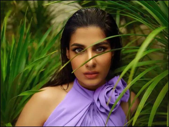 શ્રેયા ધન્વંતરીએ જંગલમાં ફોટોશૂટ કરાવ્યુ છે, જેમાં તે પહેલીવાર બૉલ્ડ અવતારમાં દેખાઇ રહી છે. ફેન્સ આ તસવીરો પર ફિદા થયા છે.