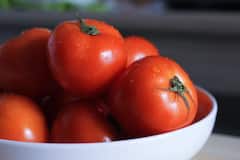 Tomato Benefits : टोमॅटोचे 'हे' आश्चर्यकारक फायदे तुम्हाला माहित आहेत का?